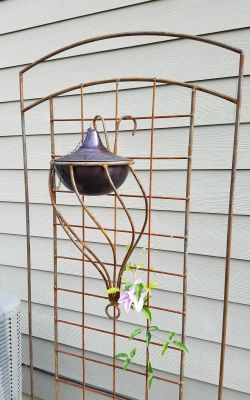 Swirl Trellis Frame